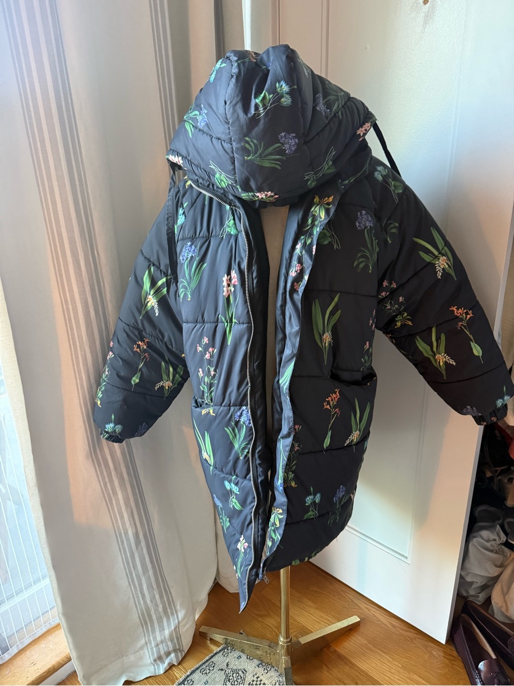 Floral Print Quilted Puffer Jacket with Hood - Black